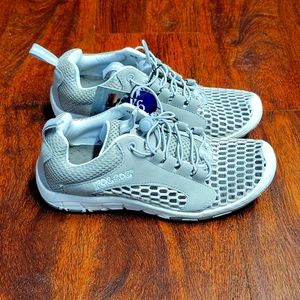 New RocSoc women's size 6 shoes